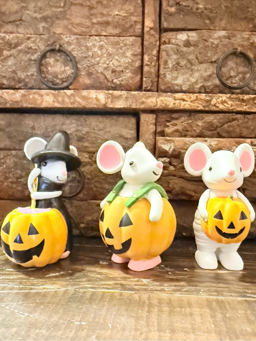 3 little Halloween mouse figurines witch , pumpkin and mummy decoration